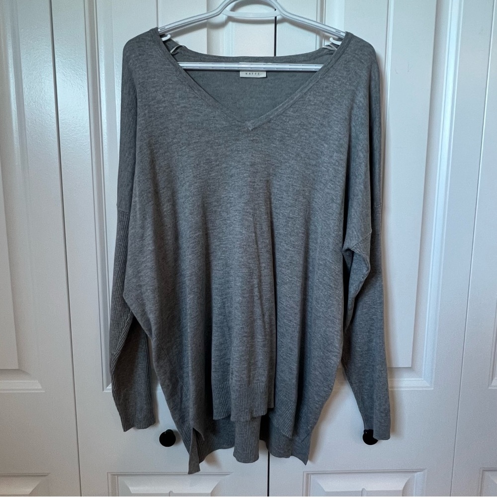EUC KAFFE
KAMACHELLE PULLOVER in grey, size large.